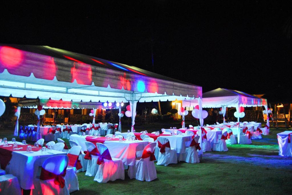 Parrot Paradise Resort Boljoon Bagian luar foto